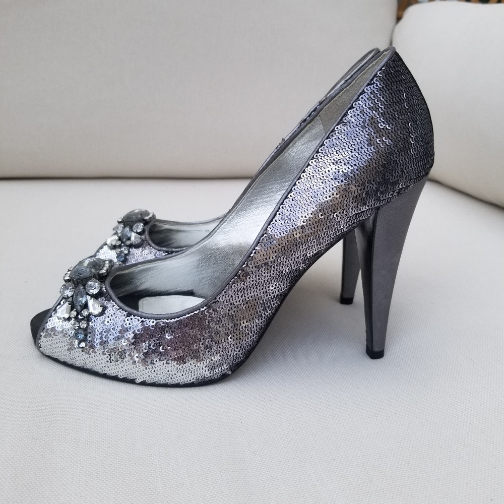 Nina peep toe pump Black Pewter Sequence size 9